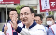 外传台中市长卢秀燕将在罢免投票前表态参选国民党主席，朱立伦：非常欢迎