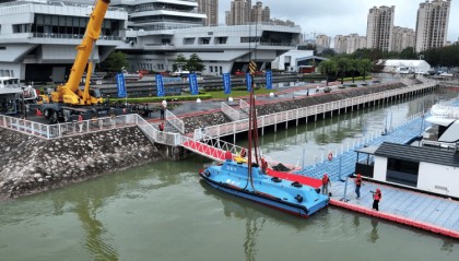 全球首艘高速可潜无人艇，今日下水！