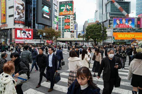 日本多地政府部门引入“做四休三”工作制