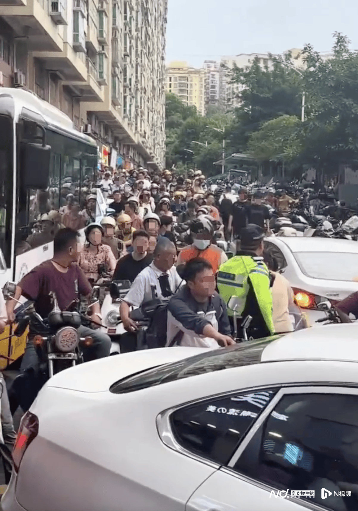 被称“交警都想报警”，龙岗一道路长期拥堵，部门：联合治理