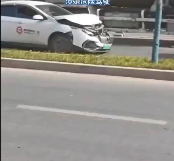 西安一网约车多次猛撞罐车，系夫妻争执造成事故，事发时非接单状态