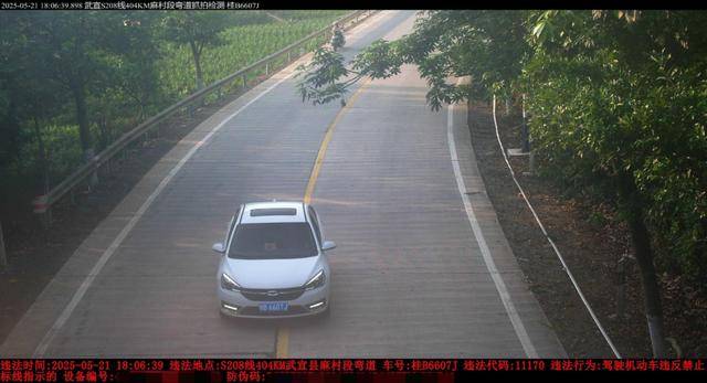 严重违法！来宾8辆弯道压线车辆被查