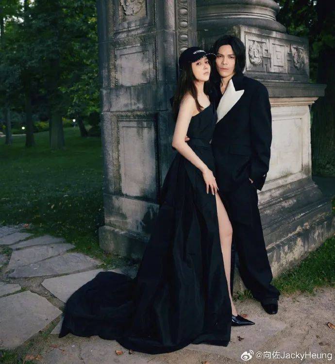 向佐发文感谢妻子郭碧婷，晒两孩子近照