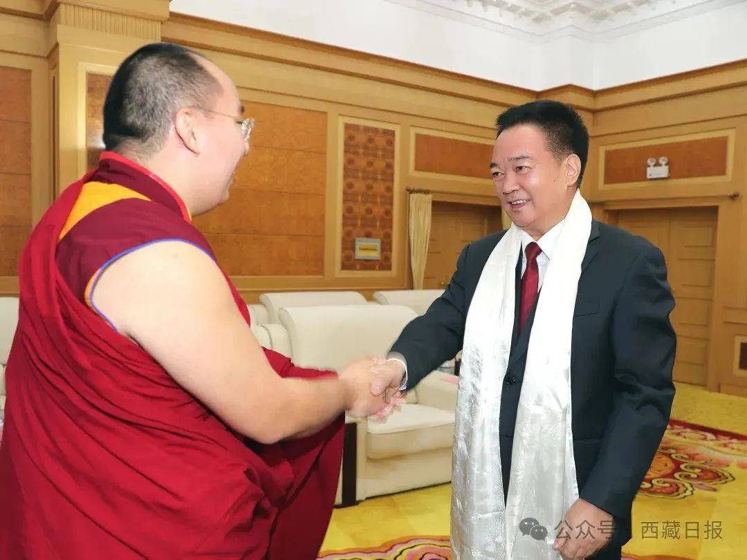西藏自治区党委书记王君正会见班禅额尔德尼·确吉杰布
